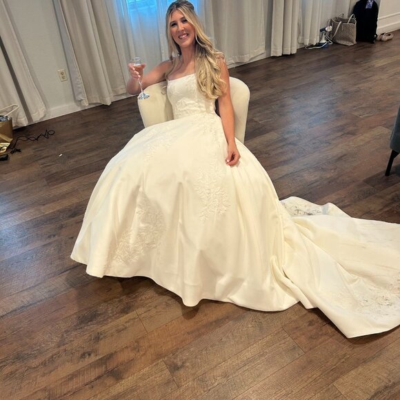 Hey y'all, I'm Baylee! Welcome to my closet 💖 - Picture 5 of 5